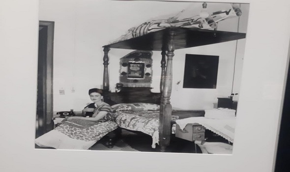 المغرب اليوم - لوحة فريدا كاهلو الذاتية تحقق أغلى بيع لفنانة في المزاد بـ54.7 مليون دولار