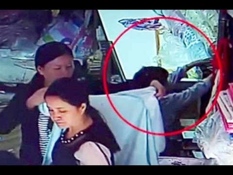 بالفيديو عصابة نسائية تستغل طفل صغيرة لسرقة المحلات