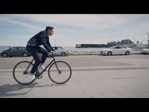 غوغل تكشف عن جاكت ذكي يتصل بالهاتف العام المقبل