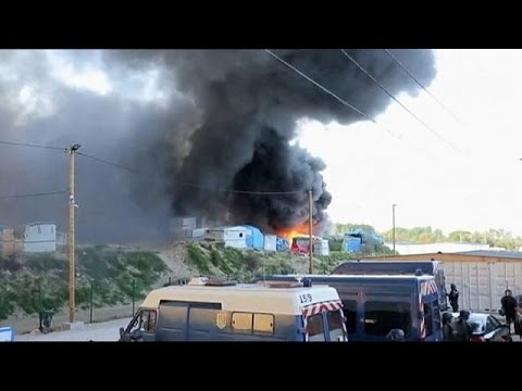 اصابة 40 شخصا في شجار داخل مخيم كاليه في فرنسا