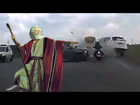 موتوسيكل ينجو من حادث مروع