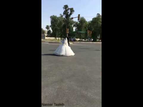عروسان عراقيان يتحفلان بزواجهم بطريقتهم