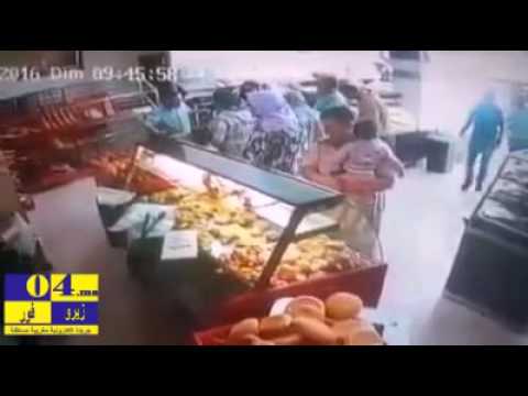 بالفيديو لحظة سرقة شاب لرجل بطريقة ماكرة أمام الزبائن