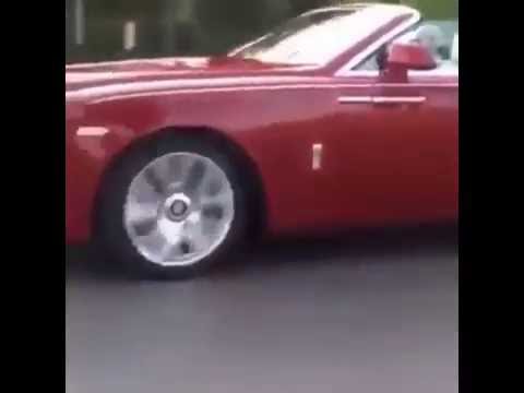 بالفيديو الملك محمد السادس يتجول بسيارة رولز رويس الجديدة قبل الإفطار