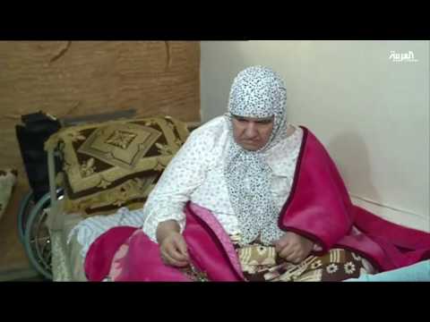 شاهد امرأة تستغل مهارتها في الخياطة لتعيل والدتها