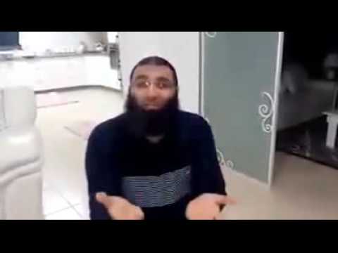 شاهد واعظ يتساءل لم العجلة في الصلاة