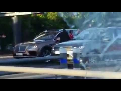 شاهد هكذا تعامل الحراس مع شاب قبل الإفطار