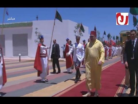 لحظة وصول الملك محمد السادس إلى مسجد عبد الرحمن لصلاة الجمعة