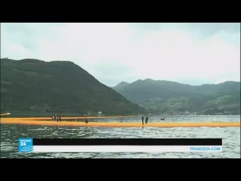 شاهد معرض فني يسمح لرواده بتجربة المشي على الماء في إيطاليا