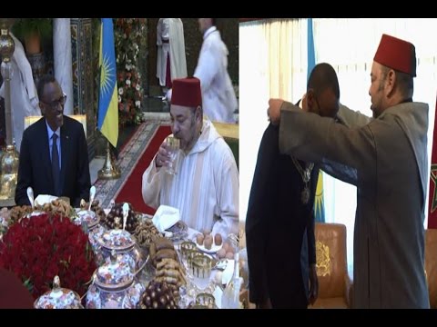 شاهد الملك محمد السادس يوشح الرئيس الرواندي بأرفع الأوسمة
