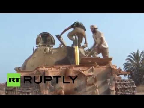 مشاهد للمعارك بين القوات الحكومية الليبية وداعش