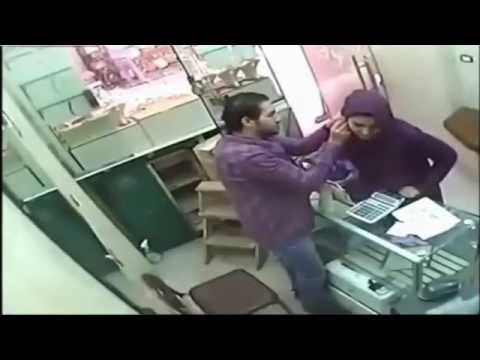 بالفيديو فتاة تسرق محل ذهب
