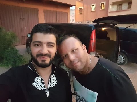 أحد أعضاء الطاقم يهدد حمزة الفيلالي بالضرب