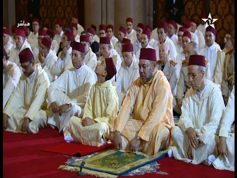 شاهد الملك محمد السادس يؤدي صلاة الجمعة