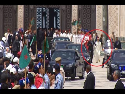 شاهد موقف طريف لوزير الأوقاف بعد صلاة الجمعة