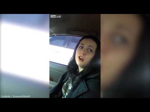 شاهد رد فعل فتاة عقب خلع ضرس العقل