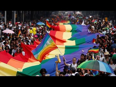 بالفيديو مسيرة تتضامن مع المثليين في مكسيكو