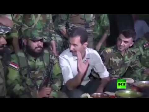 الأسد يتناول الإفطار مع الجنود في مطار مرج السلطان
