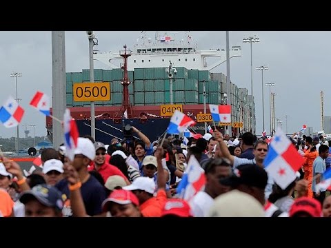 شاهد مرور أول سفينة حاويات من قناة بنما