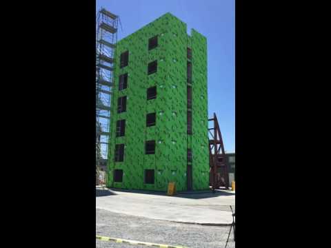 اختبار أكبر مجسم مقاوم للزلازل في العالم