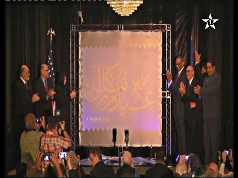 بالفيديو شاهد أول عربي و مسلم يصدر طابع بريدي أميركي بعبارة عيدكم مبارك