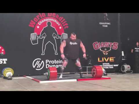 شاهد ماذا حدث لبريطاني حقق رقمًا قياسيًا في حمل نصف طن