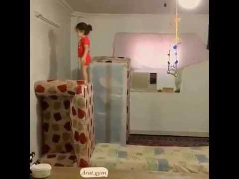 طفلة 3 سنوات تشعل مواقع التواصل بحركاتها المذهلة