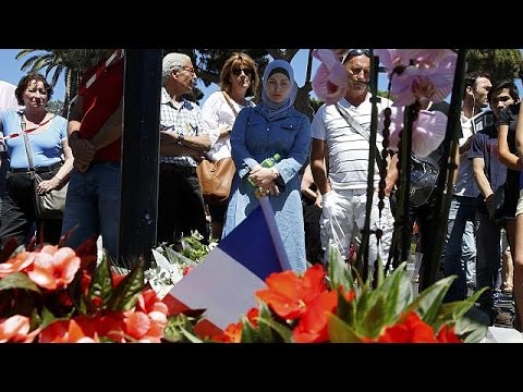 شاهد ناجون يروون لحظات الرعب في اعتداء نيس