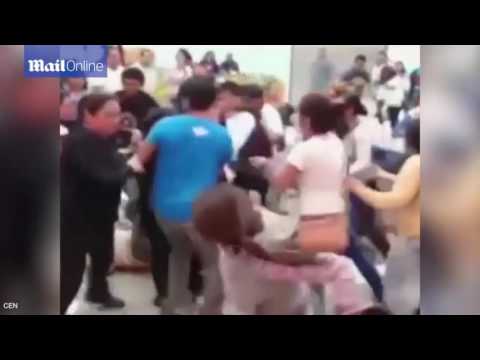 شجار عنيف بين السيدات بسبب الأحذية