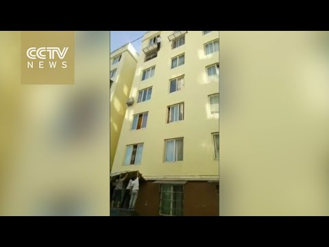 بطل خجول يخاطر بحياته لإنقاذ طفلة ثم يختفى