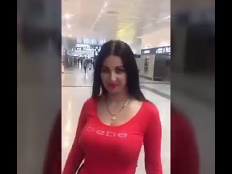 بالفيديو رسالة الراقصة صافيناز لمعجبيها من المطار