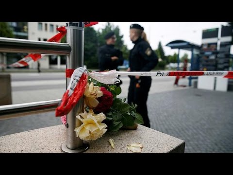شاهد مقتل عشرة أشخاص في هجوم على مركز تجاري في ميونيخ