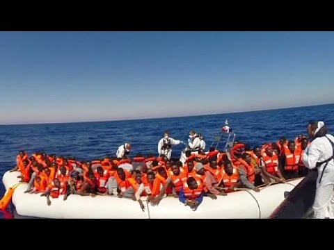 خفر السواحل الإيطالي ينقذ اكثر من 2600 مهاجر الاسبوع الماضي