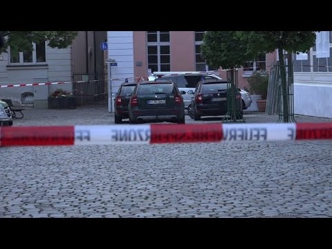 شاهد  مقتل مهاجر سوري بعد تنفيذه لهجوم جنوب ألمانيا