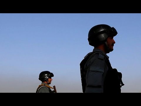 شاهد إصابة سياح في هجوم استهدف قافلتهم في غرب أفغانستان