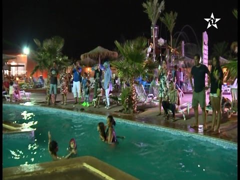 بالفيديو  إقبال كبير على المسابح في مدينة مراكش المغربية