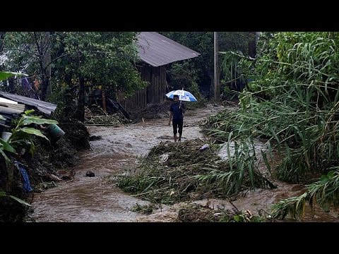 شاهد قتلى جراء انهيارات أرضية ناجمة عن العاصفة إيرل في المكسيك