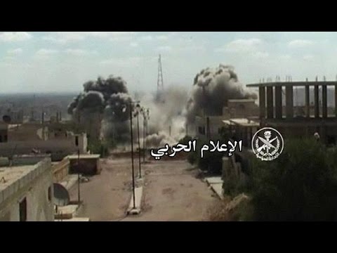 شاهد الفصائل المسلحة في حلب تتعرض لقصف جوي عنيف من القوات الحكومية السورية