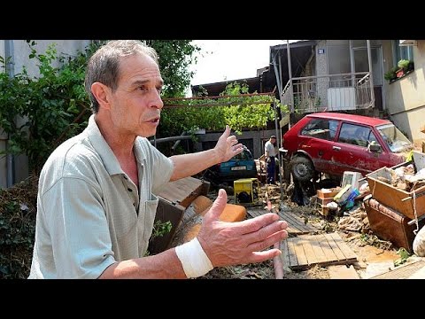 شاهد مقتل وإصابة العشرات جراء الفيضانات التي ضربت العاصمة المقدونية