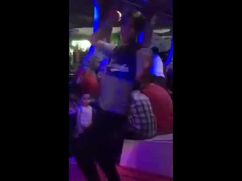 شاب يثير استياء وجدل مواقع التواصل بوصلة رقص بلدي