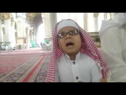طفل كفيف يحفظ القرآن كاملا عبر المذياع