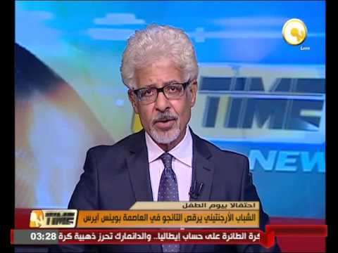 الشباب الأرجنتيني يرقص التانغو في العاصمة بوينس آيرس