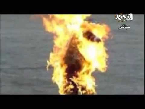 بالفيديو عامل يحاول حرق نفسه أمام مجلس الوزراء