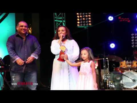 دموع الفرحة لحظة تكريم نعيمة سميح