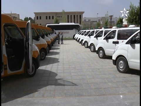 شاهد توزيع حافلات وسيارات إسعاف في وجدة