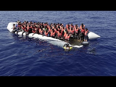 إنقاذ أكثر من 700 مهاجر قبالة السواحل الليبية