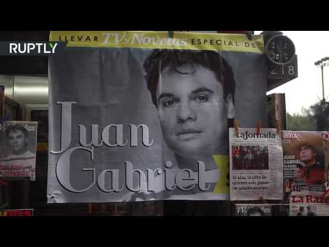 سكان مكسيكو يودعون مغنيا أسطوريا راحلا