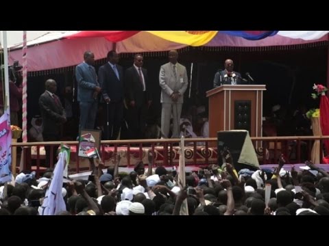الرئيس السوداني عمر البشير يعلن عودة السلام الى دارفور