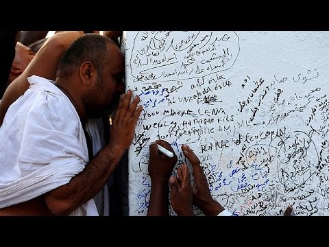 بالفيديو حجاج بيت الله الحرام يرمون الجمرات في اول أيام عيد الأضحى