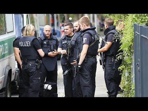 بالفيديو الشرطة الألمانية تعتقل 3 لاجئين سوريين يشتبه في انتمائهم لـ داعش